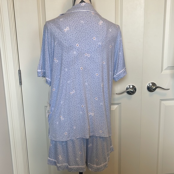 Pajama set size large. - Picture 3 of 4